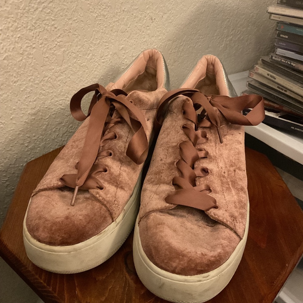 steve madden velvet mauve pink ribbon sneakers